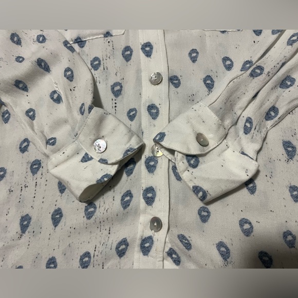 Jen’s Pirate Booty white and blue lightweight long sleeve Button down shirt - Picture 8 of 14